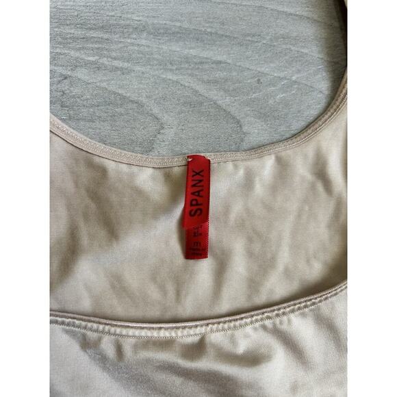 spanx woman beige/ nude ( size medium ) shaping/ slimming scoop neck tank top - Picture 2 of 3